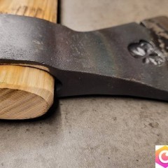 Kowalska robota siekiera 0,6kg siekierka oprawiona z trzonki