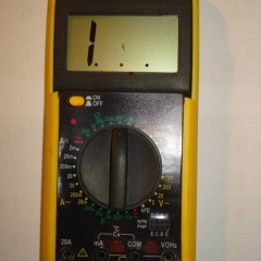 Multimetr DT9208A uszkodzony.