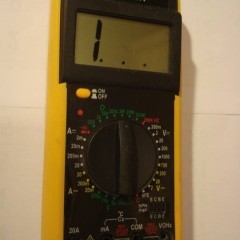 Multimetr DT9208A uszkodzony.