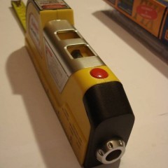 Poziomica laserowa z miarką.