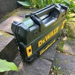 Walizka skrzynka DeWALT