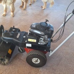 Zamiatarka  spalinowa Lipmar 67 z silnikiem Hondy GCV 135