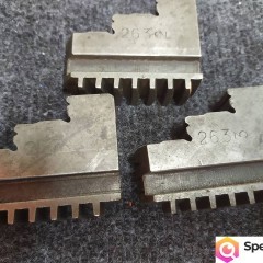 Szczęki to uchwytu 125 Bison  Lewe .