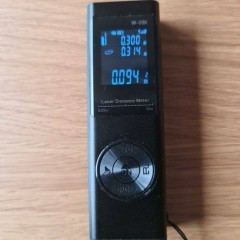 Dalmierz laserowy do 60m. Kolor czarny.