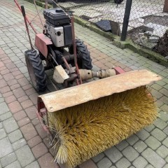 Szczotka zamiatarka Odsniezarka ciagnik dzik