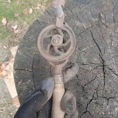 Stara wiertarka ręczna