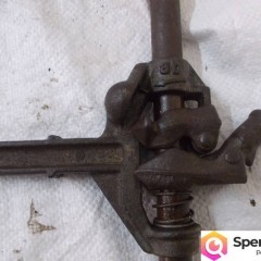 Zabytkowy podnośnik samochodowy lewarek