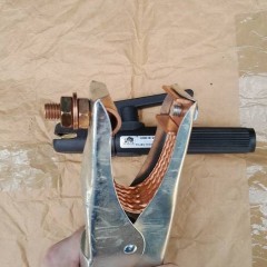 Dla spawacza uchwyt do elektrod oraz zacisk masowy kleszczowy