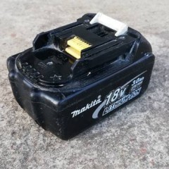 MAKITA 18V 3aH bateria akumulator uszkodzona