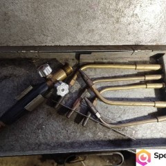 Palnik gazowy do cięcia i spawania. Zestaw palników z metalową walizką