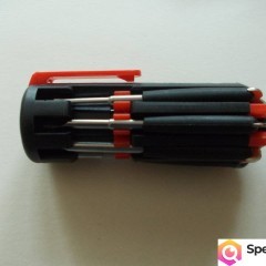 Mini zestaw śrubokrętów 7szt.w tym latarka . Nowy