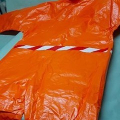 Odsprzedam 4 kpl. Kombinezony wodno i wiatro odporne