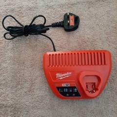 Ładowarka Milwaukee