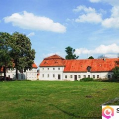 Piękny kompleks pałacowo-parkowy