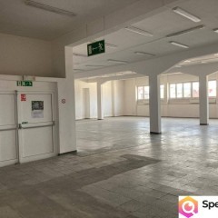 Sprzedam lokal użytkowy w domu towarowym w Wałbrzychu