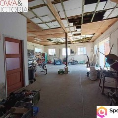 Hala/budynek usługowo-magazynowy z dużym placem.