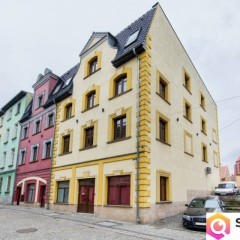 Kamienicę z apartamentami oraz częścią zorganizowanego przedsiębiorstwa sp…