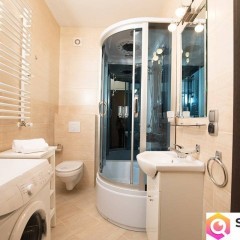 Kamienicę z apartamentami oraz częścią zorganizowanego przedsiębiorstwa sp…