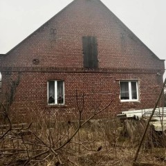 Dom w zabudowie bliżniaczej z zabudową gospodarczą i ziemia