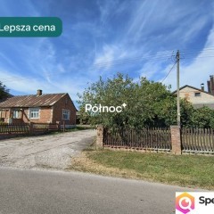 Budynki gospodarcze i dom w Mołożowie