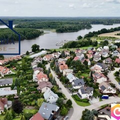 Dom wolnostojący w sąsiedztwie jeziora