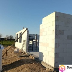 Budynek mieszkalny 124m2. Stan surowy zamknięty, instalacja elektryczna.
