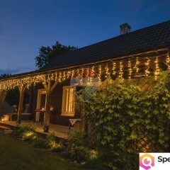 Klimatyczny drewniany dom wśród lasów w stylu rustykalnym