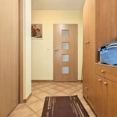Parterowy dom z garażem i tarasem
