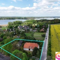 Działka zabudowana starą szkołą|jez.Niepruszewskie