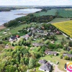 Działka zabudowana starą szkołą|jez.Niepruszewskie