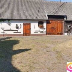 Działka zabudowana starą szkołą|jez.Niepruszewskie