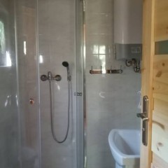 Sprzedam działkę 1058m2 z nowym domem 57m2 w pełni wykończonym.