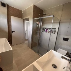 Na sprzedaż bliźniak 130 m2. Polączone garażami. 4 pokoje, 2 lazienki,garaż