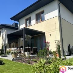 Na sprzedaż bliźniak 130 m2. Polączone garażami. 4 pokoje, 2 lazienki,garaż