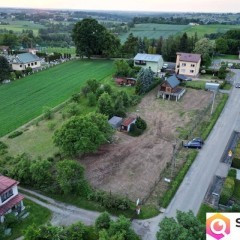 Drewniany domek z widokiem na góry